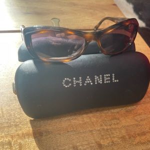 Chanel Women’s Sunglasses model 5095-B with case